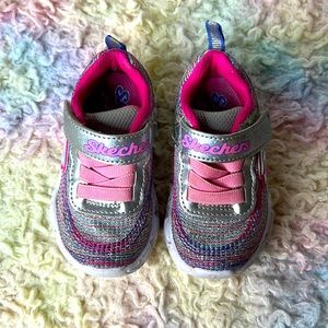 Skechers size 5 light up girl shoes